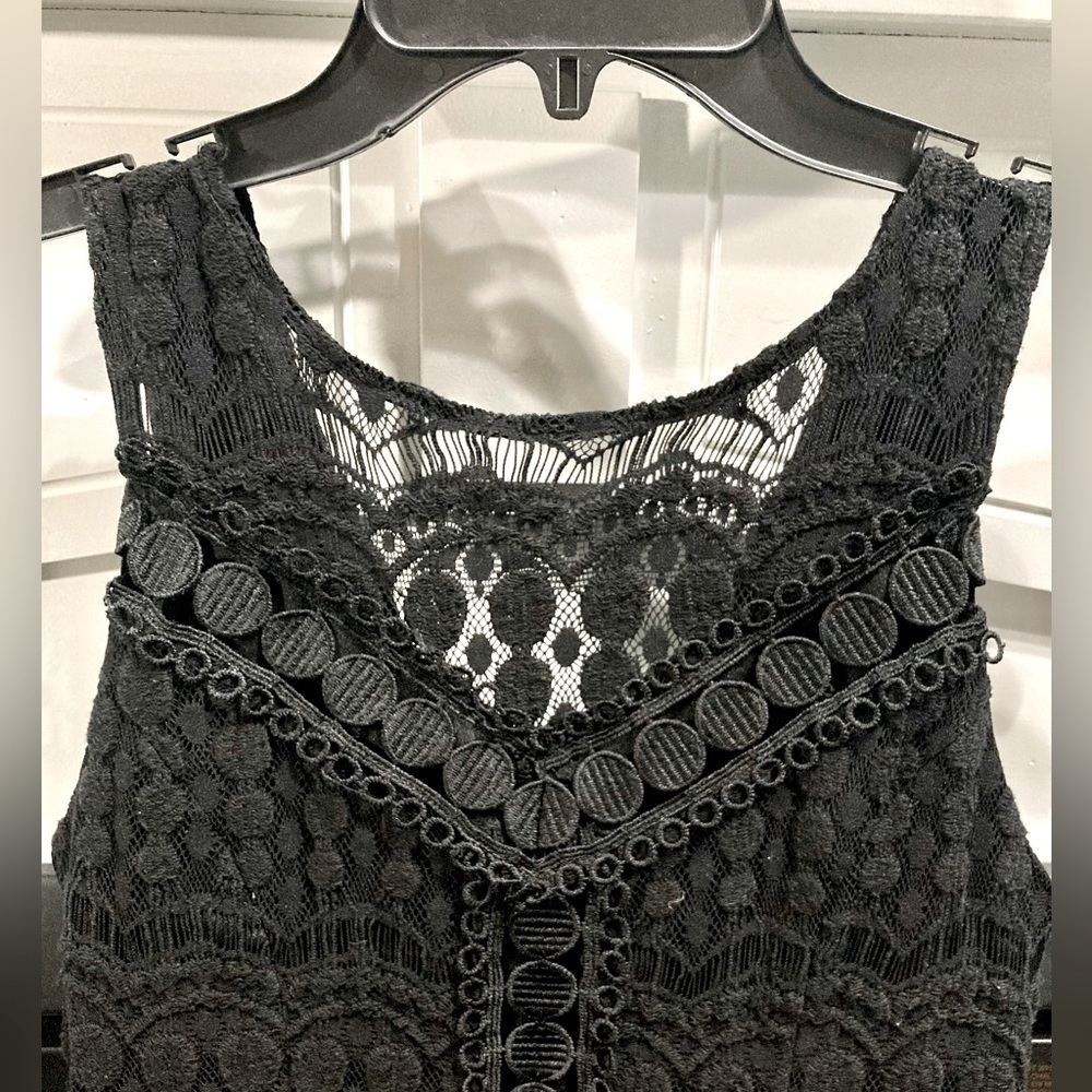 Adelyn Rae crocheted and lace cocktail dress, Medium. - Picture 3 of 12